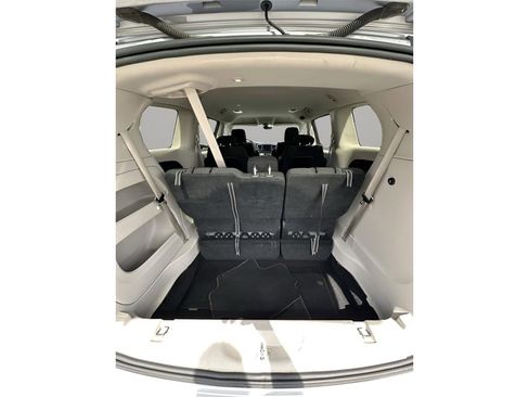 Used 2023 Chrysler Voyager LX image 14