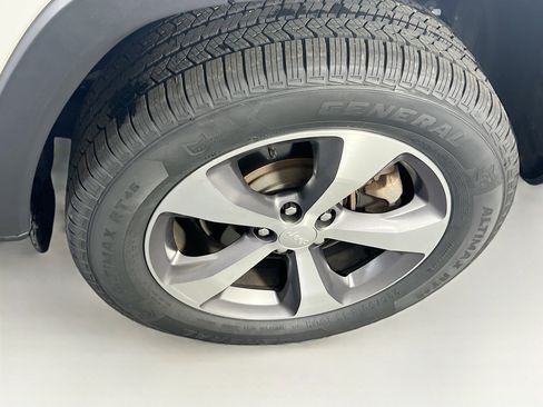 Used 2022 Jeep Cherokee Limited image 29