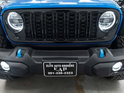 Used 2024 Jeep Wrangler Unlimited AWD/4WD image 39