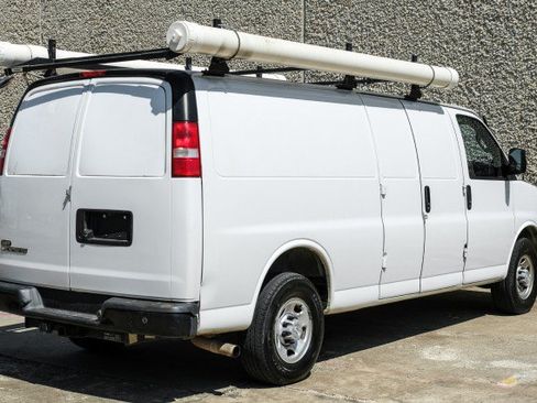 Used 2019 Chevrolet Express 3500 Extended w/ Driver Convenience Package RWD image 8