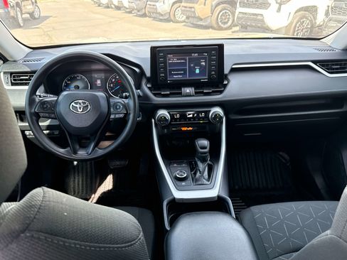 Used 2021 Toyota RAV4 XLE w/ Convenience Package image 14