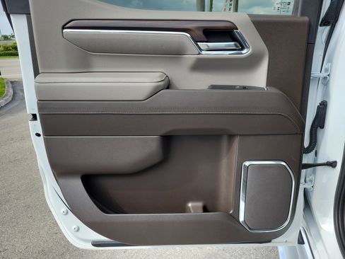 Used 2024 GMC Sierra 1500 SLT w/ SLT Premium Plus Package image 25