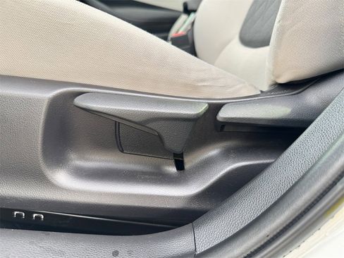 Used 2022 Toyota Corolla LE image 25