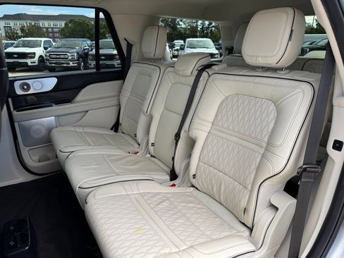 Used 2022 Lincoln Navigator Black Label image 17