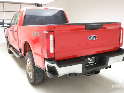 Used 2023 Ford F350 XLT w/ FX4 Off-Road Package image 2