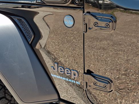 Used 2023 Jeep Wrangler Unlimited w/ Cold Weather Group AWD/4WD image 28