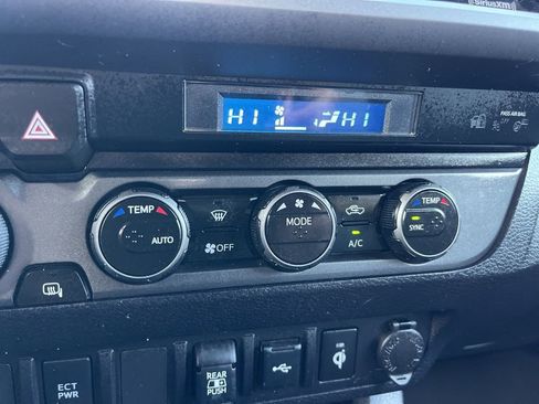 Used 2023 Toyota Tacoma TRD Sport image 12