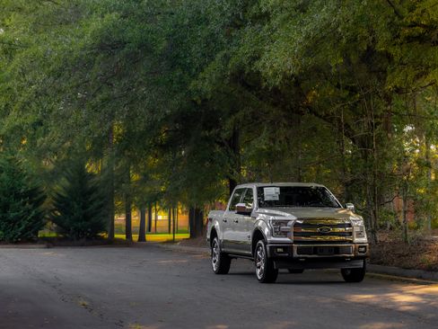 Used 2017 Ford F150 King Ranch w/ Equipment Group 601A Luxury AWD/4WD image 38