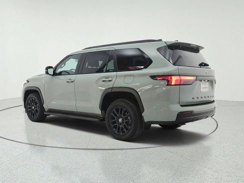 Used 2025 Toyota Sequoia Limited w/ Tow Technology Package AWD/4WD image 7