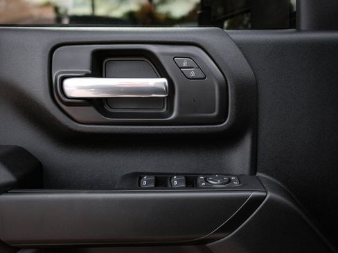 Used 2025 Chevrolet Silverado 2500 Custom w/ Custom Value Package image 15