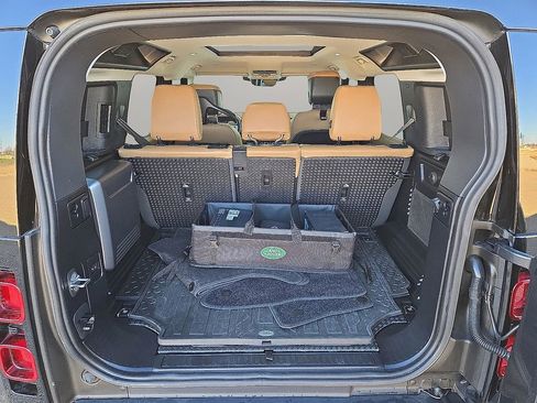 Used 2025 Land Rover Defender 110 X-Dynamic SE image 12