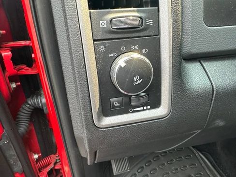 Used 2017 RAM 1500 Express RWD image 18