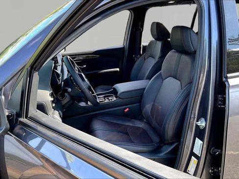 Used 2025 Honda Pilot Black Edition image 17