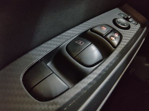 Used 2025 Nissan Sentra SV FWD image 27