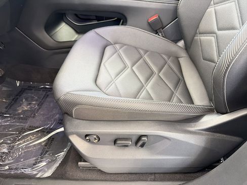 Used 2025 Volkswagen Atlas Cross Sport SE FWD image 14