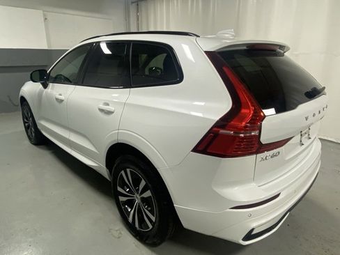 Used 2025 Volvo XC60 B5 Core image 2