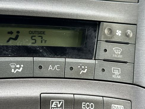 Used 2013 Toyota Prius Two image 29