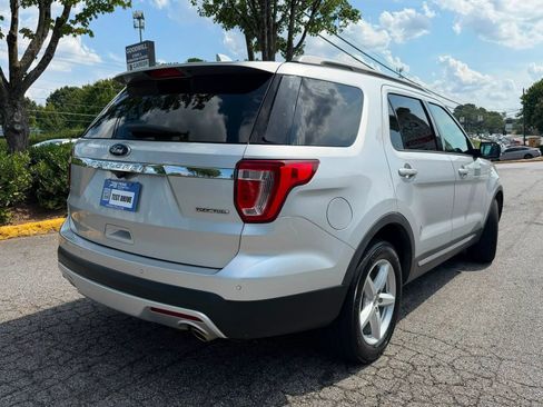 Used 2016 Ford Explorer XLT w/ Equipment Group 202A FWD image 5