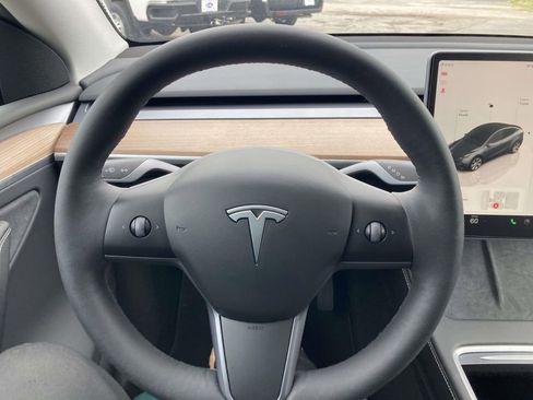 Used 2023 Tesla Model Y Long Range image 31