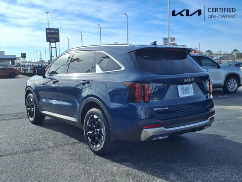 Certified 2025 Kia Sorento S image 2