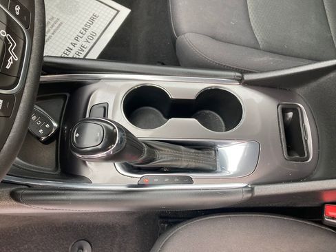 Used 2017 Chevrolet Malibu LT image 30