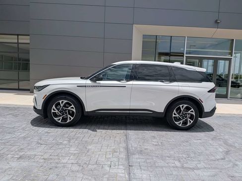 Certified 2024 Lincoln Nautilus Premier AWD/4WD image 7