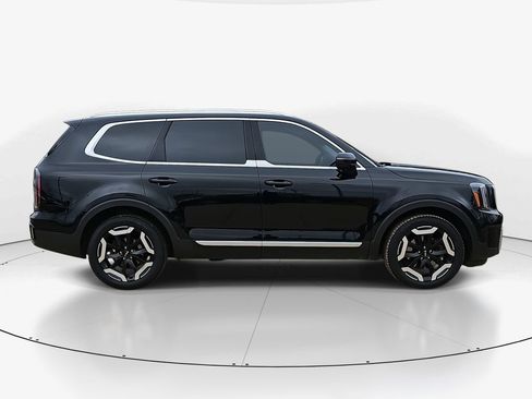 Used 2024 Kia Telluride EX w/ EX Captain's Chair Package FWD image 9