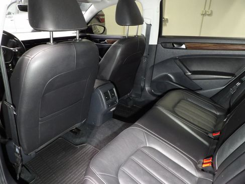 Used 2020 Volkswagen Passat 2.0T SEL FWD image 10