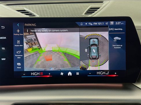 Used 2024 BMW X2 xDrive28i w/ Premium Package image 17