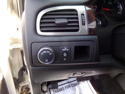 Used 2013 GMC Yukon XL Denali image 18