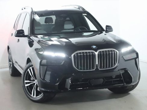 Certified 2025 BMW X7 xDrive40i w/ M Sport Package image 2