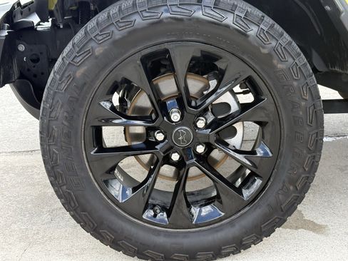 Used 2024 Jeep Gladiator Sport AWD/4WD image 13