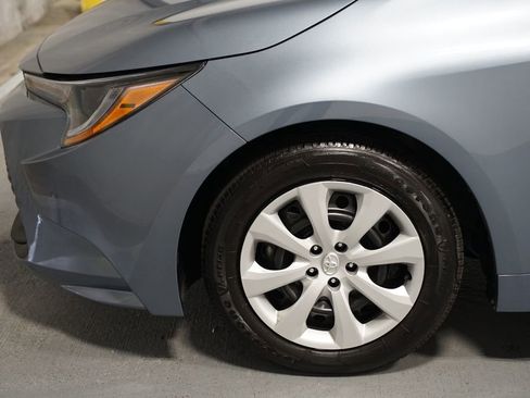 Certified 2025 Toyota Corolla LE FWD image 5