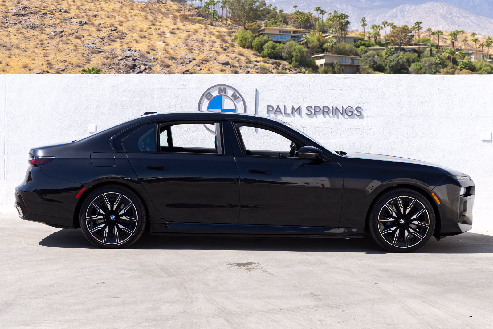 Used 2024 BMW i7 M70 w/ Premium Package AWD/4WD image 6
