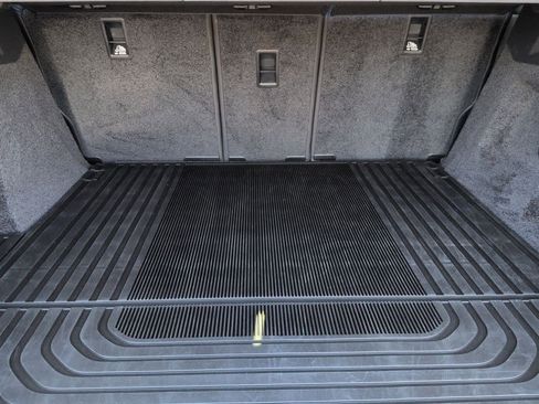 Certified 2025 Land Rover Range Rover SE image 35