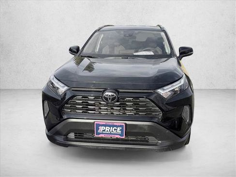 Used 2025 Toyota RAV4 XLE AWD/4WD image 2