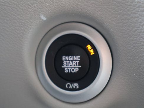 Used 2023 Chrysler Pacifica Touring-L FWD image 34