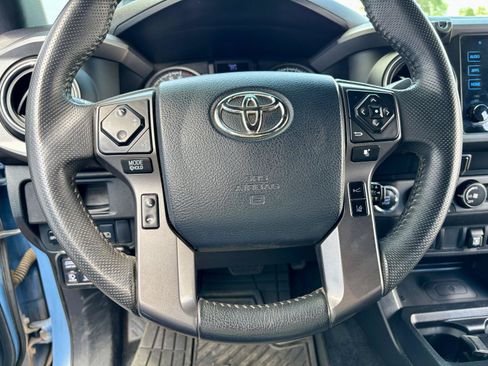Used 2019 Toyota Tacoma TRD Off-Road AWD/4WD image 32