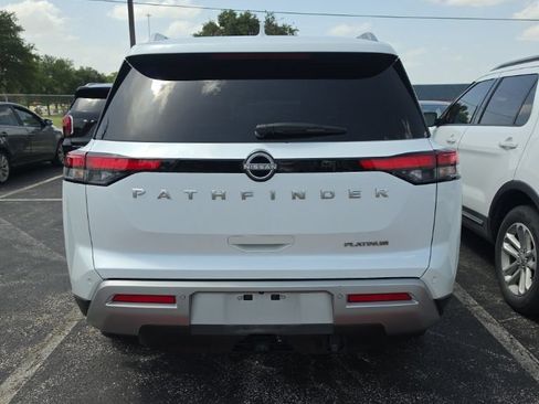 Used 2025 Nissan Pathfinder Platinum FWD image 5