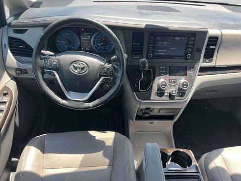 Certified 2020 Toyota Sienna XLE AWD/4WD image 15