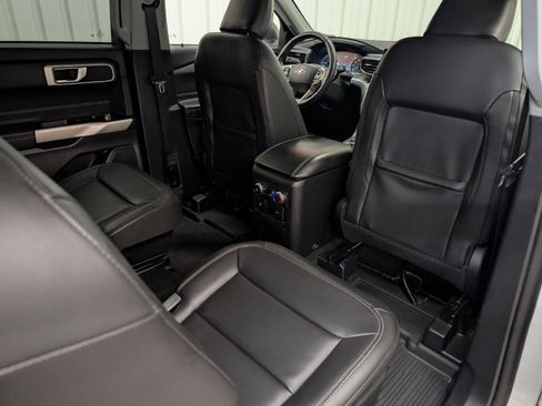 Used 2022 Ford Explorer XLT w/ Equipment Group 202A AWD/4WD image 38