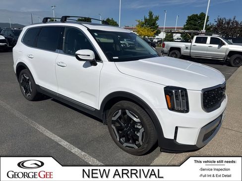 Used 2024 Kia Telluride EX w/ EX Captain's Chair Package AWD/4WD image 1