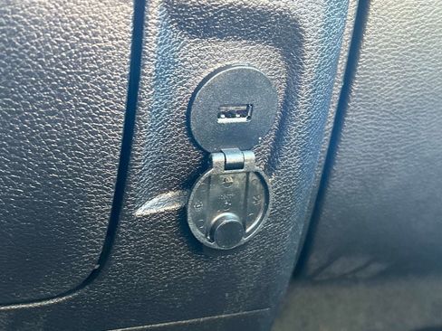 Used 2017 RAM 1500 Laramie AWD/4WD image 27