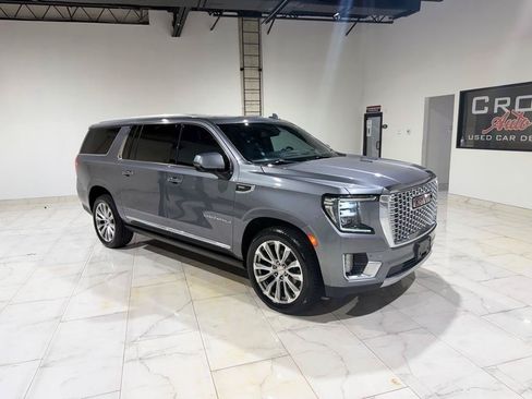 Used 2022 GMC Yukon XL Denali RWD image 3
