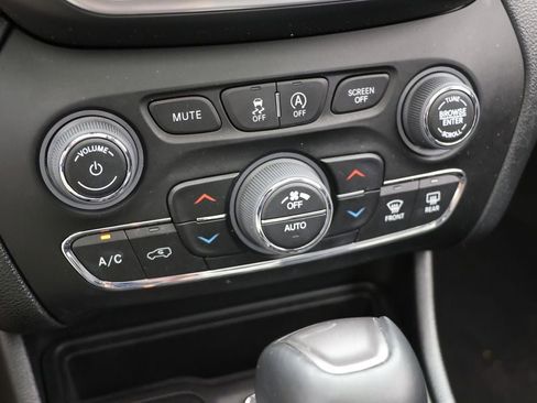 Used 2022 Jeep Cherokee Limited image 19