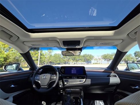 New 2025 Lexus ES 350 w/ Premium Package image 19