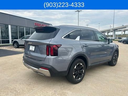Used 2025 Kia Sorento S FWD image 15