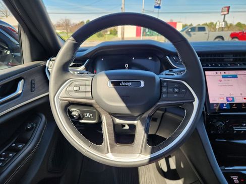 Used 2024 Jeep Grand Cherokee Limited image 20