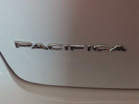 New 2026 Chrysler Pacifica Select image 13