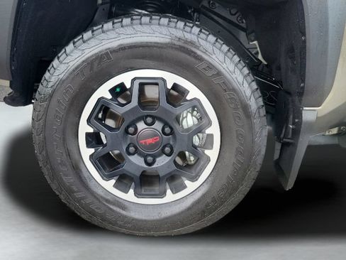Certified 2025 Toyota Tacoma TRD Off-Road AWD/4WD image 25